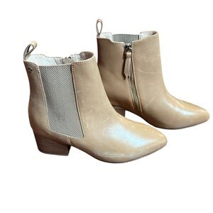 Frankie4 women tan leather ankle boot size 7